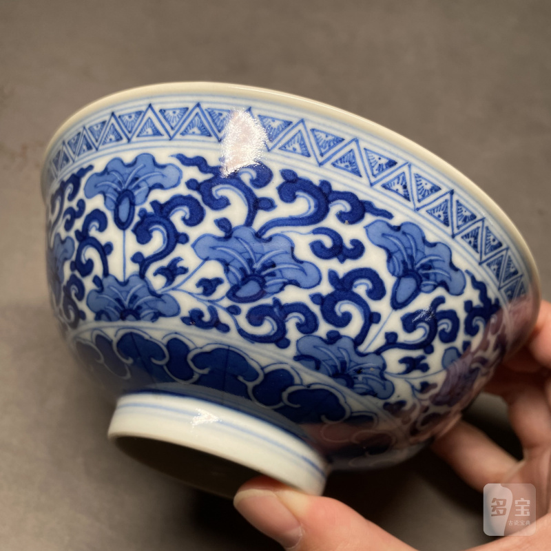 清道光 青花缠枝苜蓿花纹碗 - 图11